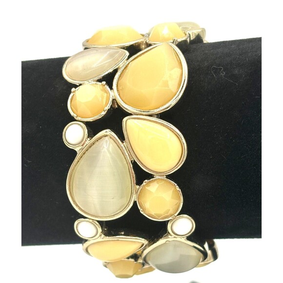 Banana Republic Vanilla Stretch Beaded Bracelet Goldtone Hardware One Size NWT - Picture 2 of 8